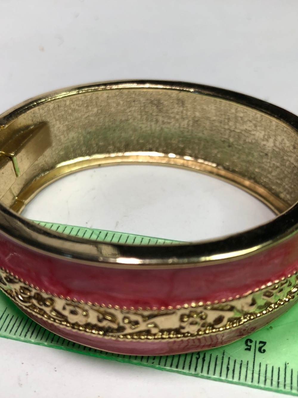 Fashion bangle bracelet pink enamel gold tone clamper